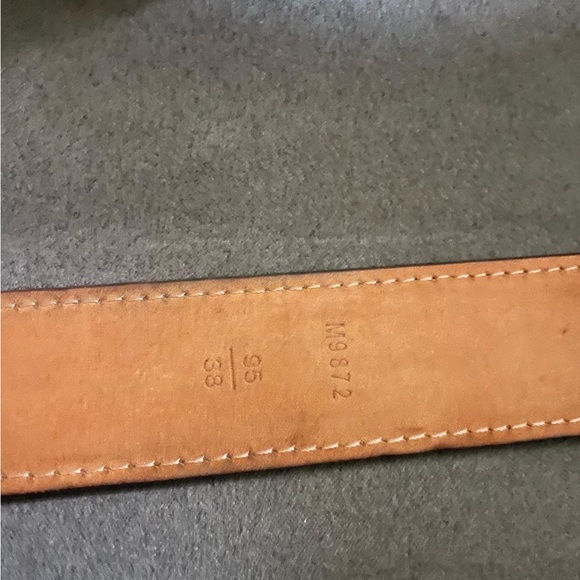 Louis Vuitton women’s belt size 30, no scuffs , no marks great condition - Picture 2 of 4